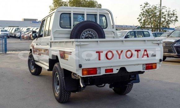 Buy Import Toyota Land Cruiser White Car in Import - Dubai in Great Comore Buy Import Toyota Land Cruiser White Car in Import - Dubai in Great Comore