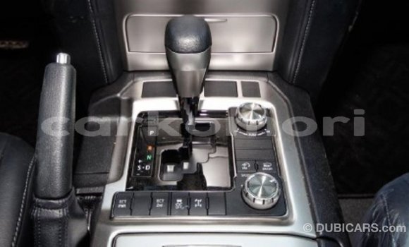 Buy Import Toyota Land Cruiser White Car in Import - Dubai in Great Comore Buy Import Toyota Land Cruiser White Car in Import - Dubai in Great Comore