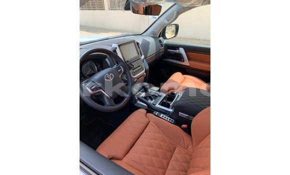 Buy Import Toyota Land Cruiser Black Car in Import - Dubai in Great Comore Buy Import Toyota Land Cruiser Black Car in Import - Dubai in Great Comore