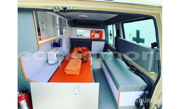 Buy Import Toyota Land Cruiser Beige Car in Import - Dubai in Great Comore Buy Import Toyota Land Cruiser Beige Car in Import - Dubai in Great Comore
