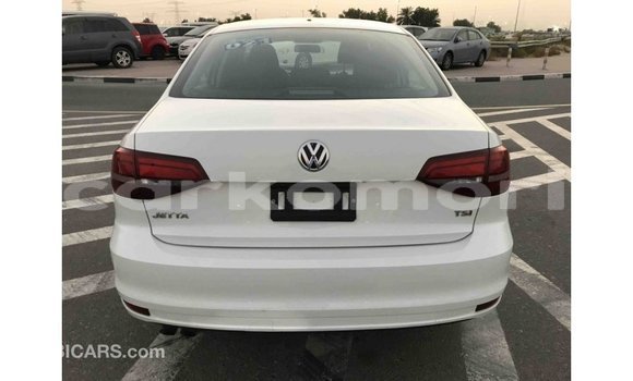 Acheter Import Voiture Volkswagen Jetta Blanc à Import - Dubai, Grande Comore Acheter Import Voiture Volkswagen Jetta Blanc à Import - Dubai, Grande Comore