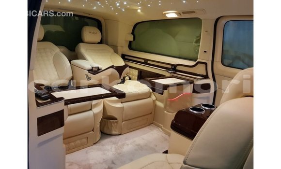 Buy Import Mercedes-Benz 250 Black Car in Import - Dubai in Great Comore Buy Import Mercedes-Benz 250 Black Car in Import - Dubai in Great Comore