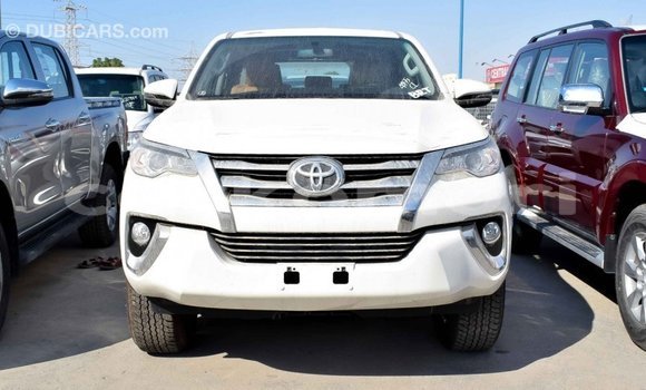 Acheter Import Voiture Toyota Fortuner Blanc à Import - Dubai, Grande Comore Acheter Import Voiture Toyota Fortuner Blanc à Import - Dubai, Grande Comore
