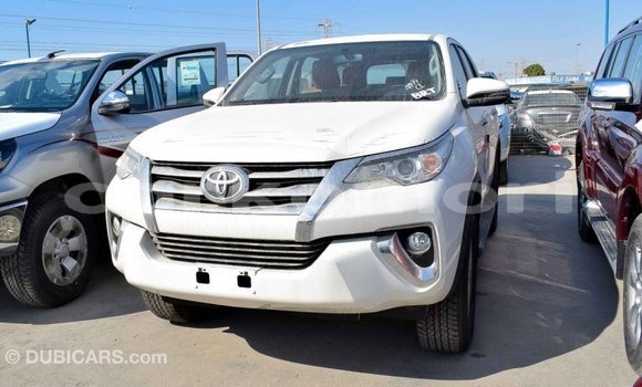 Acheter Import Voiture Toyota Fortuner Blanc à Import - Dubai, Grande Comore Acheter Import Voiture Toyota Fortuner Blanc à Import - Dubai, Grande Comore