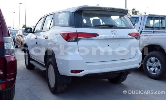 Acheter Import Voiture Toyota Fortuner Blanc à Import - Dubai, Grande Comore Acheter Import Voiture Toyota Fortuner Blanc à Import - Dubai, Grande Comore