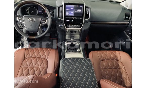 Buy Import Toyota Land Cruiser Black Car in Import - Dubai in Great Comore Buy Import Toyota Land Cruiser Black Car in Import - Dubai in Great Comore