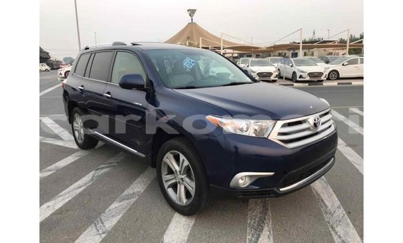 Acheter Import Voiture Toyota Highlander Bleu à Import - Dubai, Grande Comore Acheter Import Voiture Toyota Highlander Bleu à Import - Dubai, Grande Comore