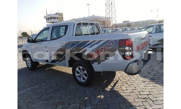 Buy Import Mitsubishi L200 White Car in Import - Dubai in Great Comore Buy Import Mitsubishi L200 White Car in Import - Dubai in Great Comore