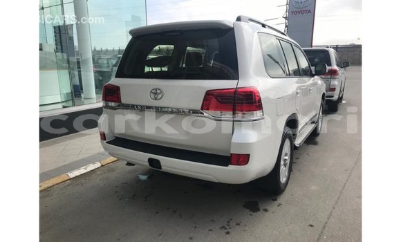 Buy Import Toyota Land Cruiser White Car in Import - Dubai in Great Comore Buy Import Toyota Land Cruiser White Car in Import - Dubai in Great Comore