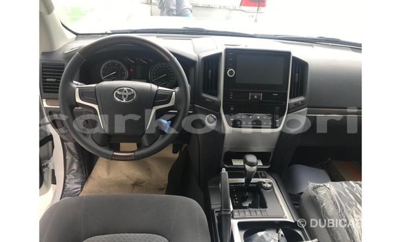 Buy Import Toyota Land Cruiser White Car in Import - Dubai in Great Comore Buy Import Toyota Land Cruiser White Car in Import - Dubai in Great Comore