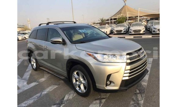 Acheter Import Voiture Toyota Highlander Beige à Import - Dubai, Grande Comore Acheter Import Voiture Toyota Highlander Beige à Import - Dubai, Grande Comore