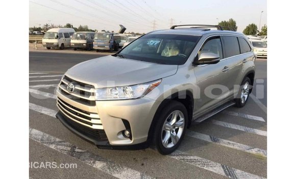Acheter Import Voiture Toyota Highlander Beige à Import - Dubai, Grande Comore Acheter Import Voiture Toyota Highlander Beige à Import - Dubai, Grande Comore