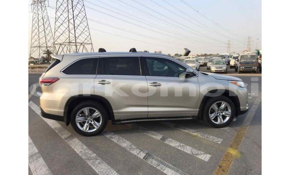 Acheter Import Voiture Toyota Highlander Beige à Import - Dubai, Grande Comore Acheter Import Voiture Toyota Highlander Beige à Import - Dubai, Grande Comore