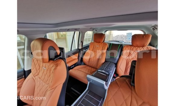 Buy Import Toyota Land Cruiser Black Car in Import - Dubai in Great Comore Buy Import Toyota Land Cruiser Black Car in Import - Dubai in Great Comore