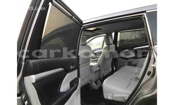 Acheter Import Voiture Toyota Highlander Autre à Import - Dubai, Grande Comore Acheter Import Voiture Toyota Highlander Autre à Import - Dubai, Grande Comore