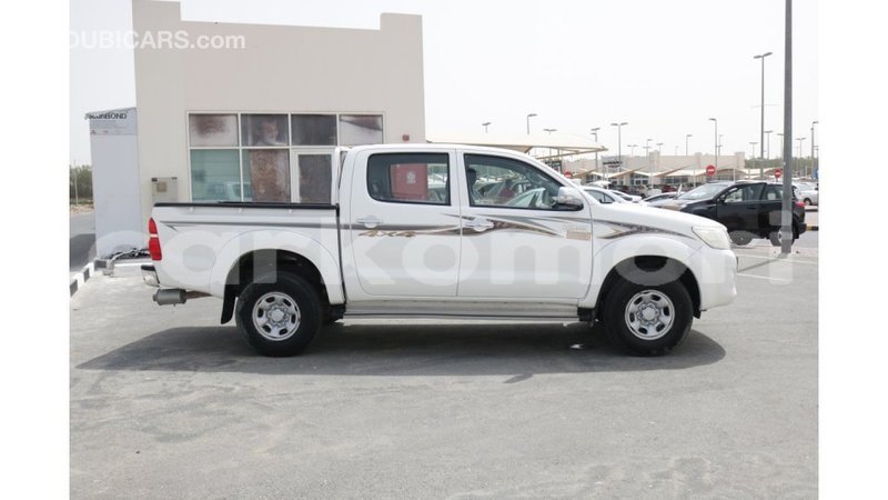 Big with watermark toyota hilux grande comore import dubai 1259