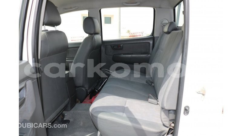 Big with watermark toyota hilux grande comore import dubai 1259