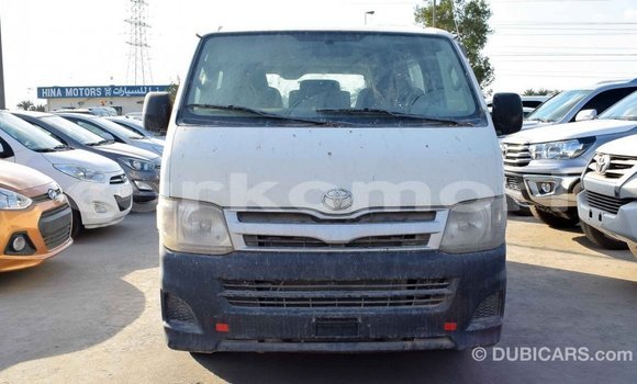Acheter Import Voiture Toyota Hiace Blanc à Import - Dubai, Grande Comore Acheter Import Voiture Toyota Hiace Blanc à Import - Dubai, Grande Comore