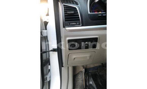 Buy Import Geely Emgrand 7 White Car in Import - Dubai in Great Comore Buy Import Geely Emgrand 7 White Car in Import - Dubai in Great Comore