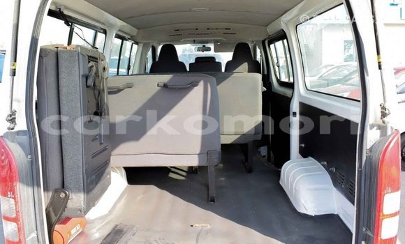 Acheter Import Voiture Toyota Hiace Blanc à Import - Dubai, Grande Comore Acheter Import Voiture Toyota Hiace Blanc à Import - Dubai, Grande Comore