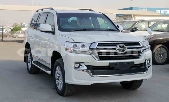 Buy Import Toyota Land Cruiser White Car in Import - Dubai in Great Comore Buy Import Toyota Land Cruiser White Car in Import - Dubai in Great Comore
