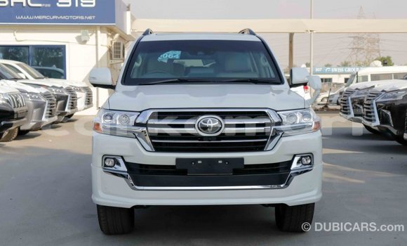 Buy Import Toyota Land Cruiser White Car in Import - Dubai in Great Comore Buy Import Toyota Land Cruiser White Car in Import - Dubai in Great Comore