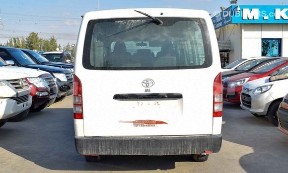 Acheter Import Voiture Toyota Hiace Blanc à Import - Dubai, Grande Comore Acheter Import Voiture Toyota Hiace Blanc à Import - Dubai, Grande Comore