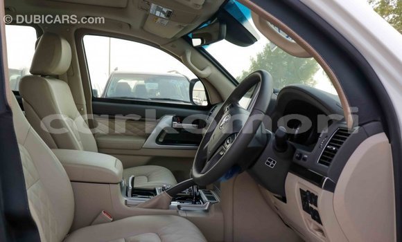 Buy Import Toyota Land Cruiser White Car in Import - Dubai in Great Comore Buy Import Toyota Land Cruiser White Car in Import - Dubai in Great Comore