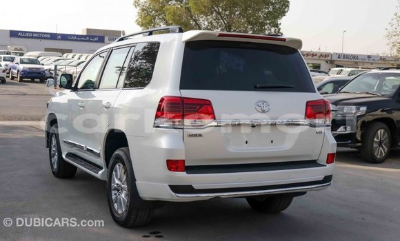 Buy Import Toyota Land Cruiser White Car in Import - Dubai in Great Comore Buy Import Toyota Land Cruiser White Car in Import - Dubai in Great Comore