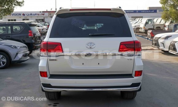 Buy Import Toyota Land Cruiser White Car in Import - Dubai in Great Comore Buy Import Toyota Land Cruiser White Car in Import - Dubai in Great Comore