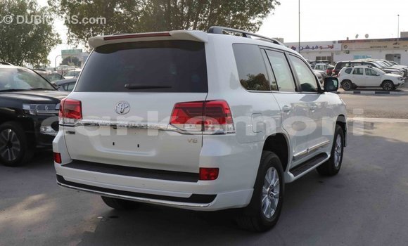 Buy Import Toyota Land Cruiser White Car in Import - Dubai in Great Comore Buy Import Toyota Land Cruiser White Car in Import - Dubai in Great Comore