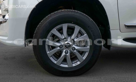 Buy Import Toyota Land Cruiser White Car in Import - Dubai in Great Comore Buy Import Toyota Land Cruiser White Car in Import - Dubai in Great Comore