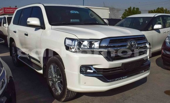 Acheter Import Voiture Toyota Land Cruiser Blanc à Import - Dubai, Grande Comore Acheter Import Voiture Toyota Land Cruiser Blanc à Import - Dubai, Grande Comore