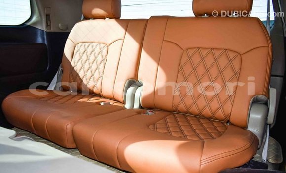 Acheter Import Voiture Toyota Land Cruiser Blanc à Import - Dubai, Grande Comore Acheter Import Voiture Toyota Land Cruiser Blanc à Import - Dubai, Grande Comore