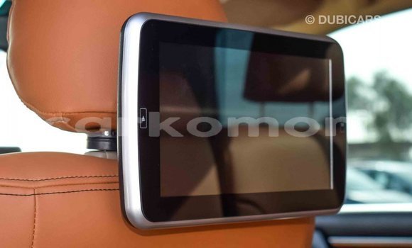 Acheter Import Voiture Toyota Land Cruiser Blanc à Import - Dubai, Grande Comore Acheter Import Voiture Toyota Land Cruiser Blanc à Import - Dubai, Grande Comore