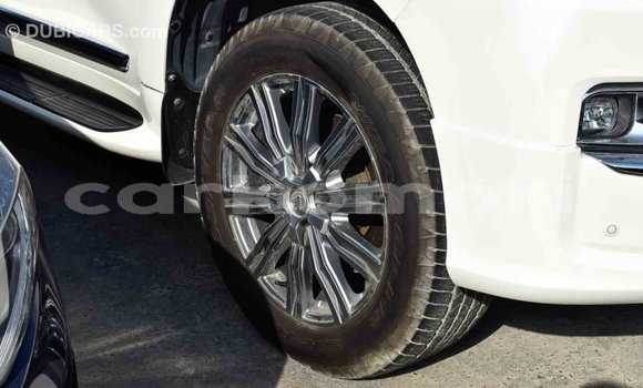 Acheter Import Voiture Toyota Land Cruiser Blanc à Import - Dubai, Grande Comore Acheter Import Voiture Toyota Land Cruiser Blanc à Import - Dubai, Grande Comore