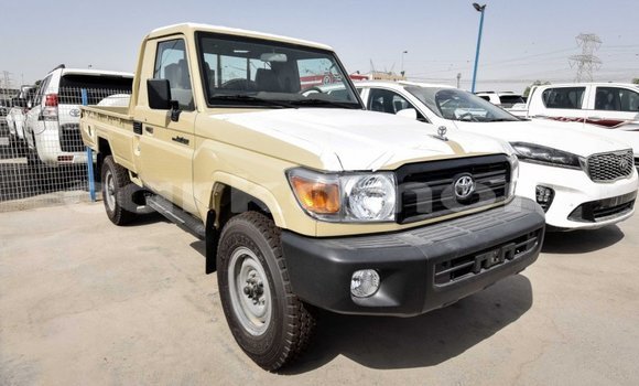 Acheter Import Voiture Toyota Land Cruiser Beige à Import - Dubai, Grande Comore Acheter Import Voiture Toyota Land Cruiser Beige à Import - Dubai, Grande Comore