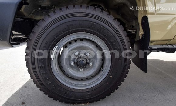 Acheter Import Voiture Toyota Land Cruiser Beige à Import - Dubai, Grande Comore Acheter Import Voiture Toyota Land Cruiser Beige à Import - Dubai, Grande Comore