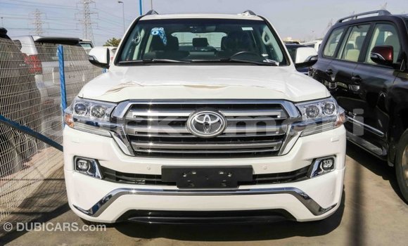 Acheter Import Voiture Toyota Land Cruiser Blanc à Import - Dubai, Grande Comore Acheter Import Voiture Toyota Land Cruiser Blanc à Import - Dubai, Grande Comore