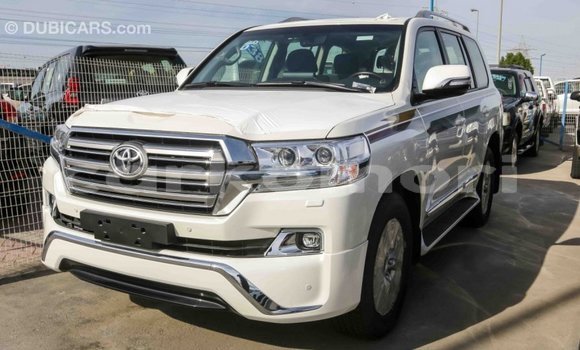 Acheter Import Voiture Toyota Land Cruiser Blanc à Import - Dubai, Grande Comore Acheter Import Voiture Toyota Land Cruiser Blanc à Import - Dubai, Grande Comore