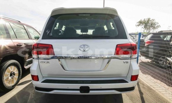 Acheter Import Voiture Toyota Land Cruiser Blanc à Import - Dubai, Grande Comore Acheter Import Voiture Toyota Land Cruiser Blanc à Import - Dubai, Grande Comore