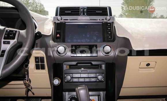 Acheter Import Voiture Toyota Prado Blanc à Import - Dubai, Grande Comore Acheter Import Voiture Toyota Prado Blanc à Import - Dubai, Grande Comore