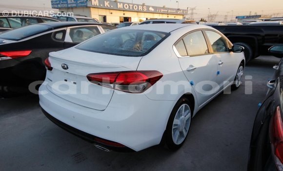 Acheter Import Voiture Kia Cerato Blanc à Import - Dubai, Grande Comore Acheter Import Voiture Kia Cerato Blanc à Import - Dubai, Grande Comore