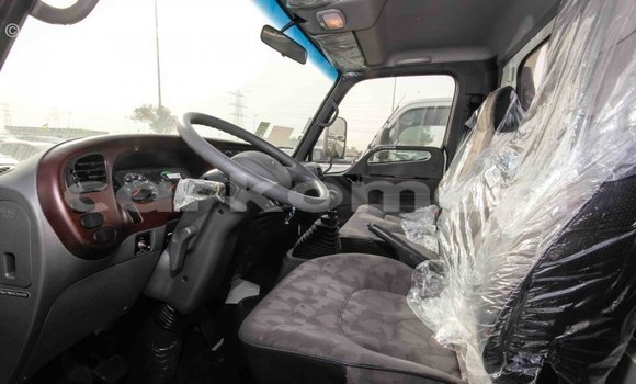 Acheter Import Voiture Hyundai Accent Blanc à Import - Dubai, Grande Comore Acheter Import Voiture Hyundai Accent Blanc à Import - Dubai, Grande Comore