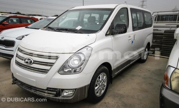 Acheter Import Voiture Hyundai Accent Blanc à Import - Dubai, Grande Comore Acheter Import Voiture Hyundai Accent Blanc à Import - Dubai, Grande Comore