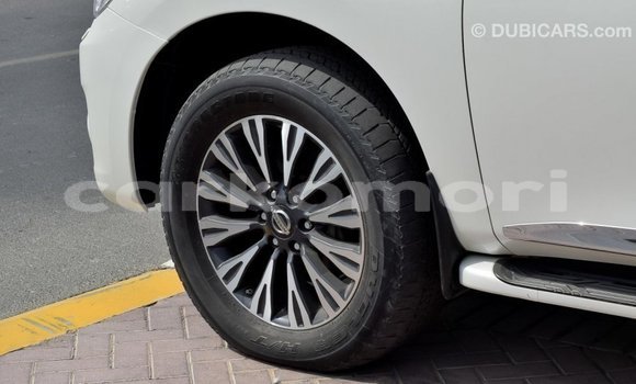 Acheter Import Voiture Nissan Patrol Blanc à Import - Dubai, Grande Comore Acheter Import Voiture Nissan Patrol Blanc à Import - Dubai, Grande Comore