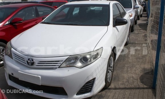 Acheter Import Voiture Toyota Camry Blanc à Import - Dubai, Grande Comore Acheter Import Voiture Toyota Camry Blanc à Import - Dubai, Grande Comore