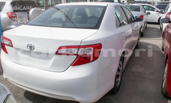 Acheter Import Voiture Toyota Camry Blanc à Import - Dubai, Grande Comore Acheter Import Voiture Toyota Camry Blanc à Import - Dubai, Grande Comore
