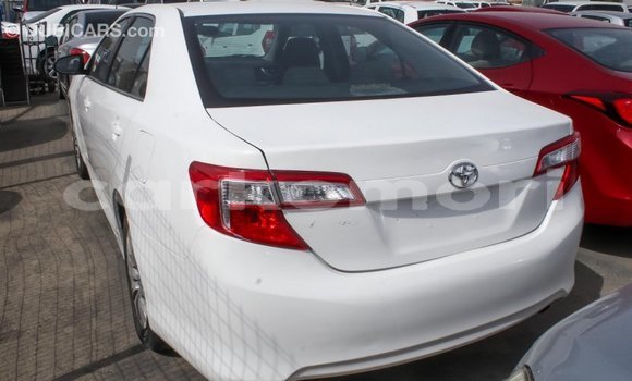 Acheter Import Voiture Toyota Camry Blanc à Import - Dubai, Grande Comore Acheter Import Voiture Toyota Camry Blanc à Import - Dubai, Grande Comore