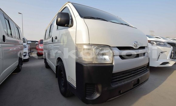 Acheter Import Voiture Toyota Hiace Blanc à Import - Dubai, Grande Comore Acheter Import Voiture Toyota Hiace Blanc à Import - Dubai, Grande Comore